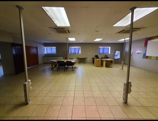1,800M² WAREHOUSE FOR SALE IN CLEVELAND